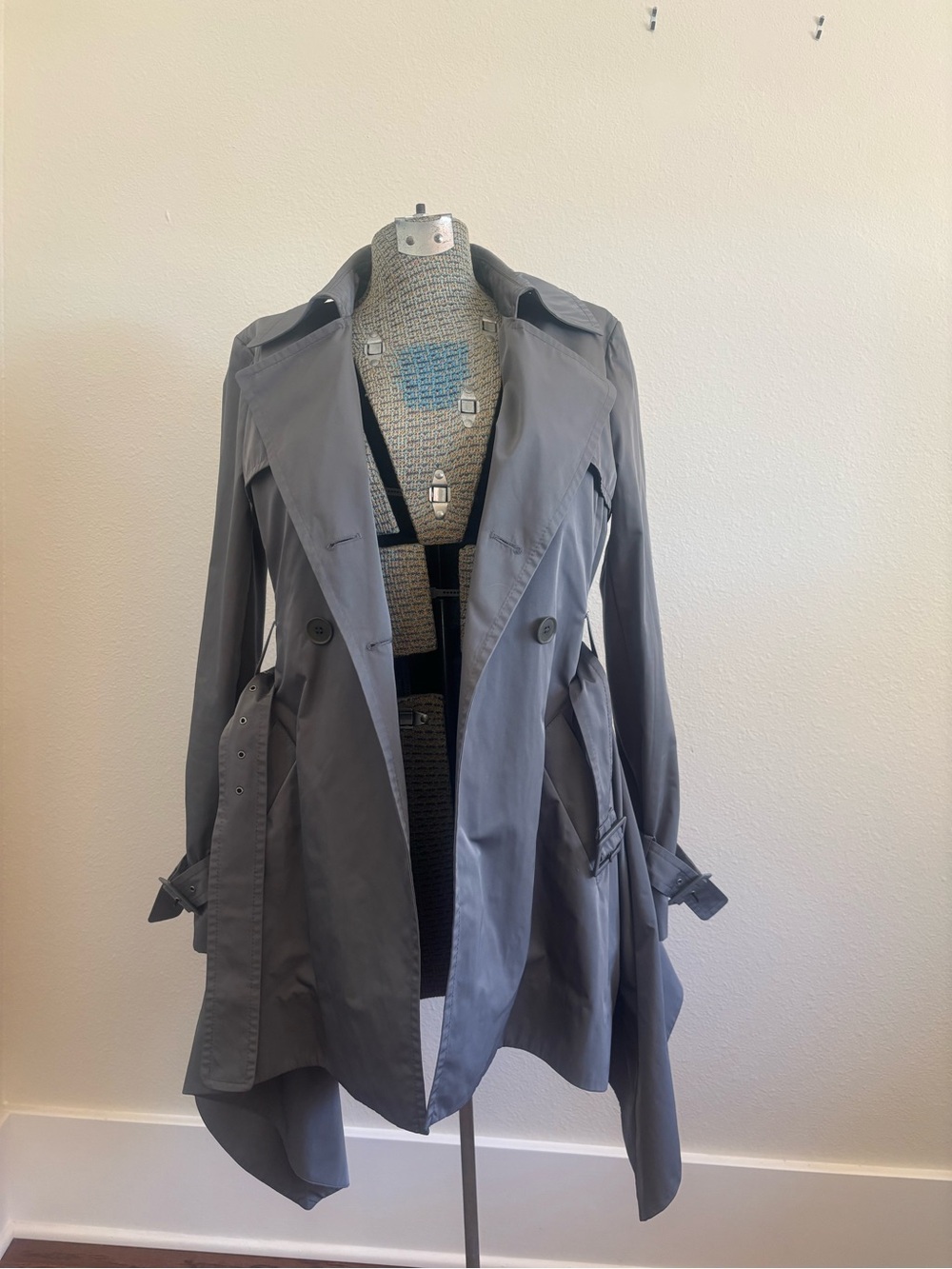 BCBGMaxAzria Gray Long-Sleeve Ruffle-Back Trench Coat - Picture 4 of 7